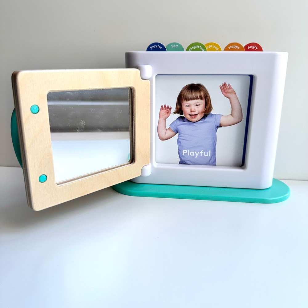 Lovevery Emotion Match Mirror & Card Set Enthusiast Play Kit 28-30 Months